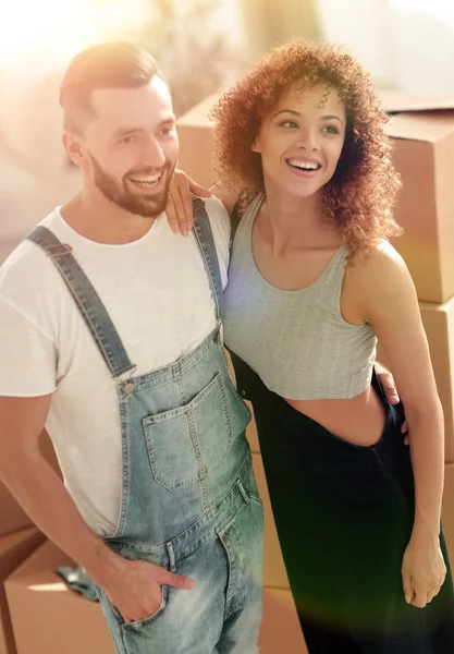 Happy couple in a new apartment. — Stock Photo, Image