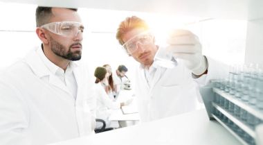 portre. bilim adamı ve gl çözümde eğitim asistanı