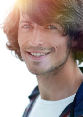 portre. şık bir ekose gömlekli adam. yakın çekim.