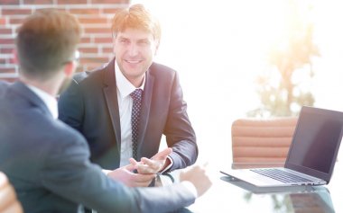 Mutlu iş ortakları belgeleriyle çalışma