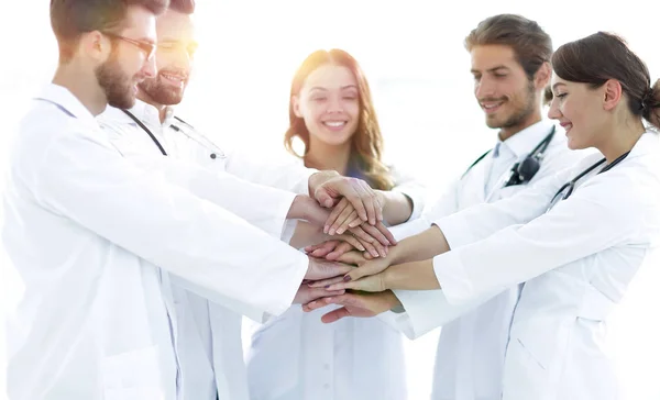 Gruppe medizinischer Praktikanten zeigt ihre Einigkeit — Stockfoto