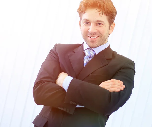 Retrato de feliz joven empresario sonriente —  Fotos de Stock