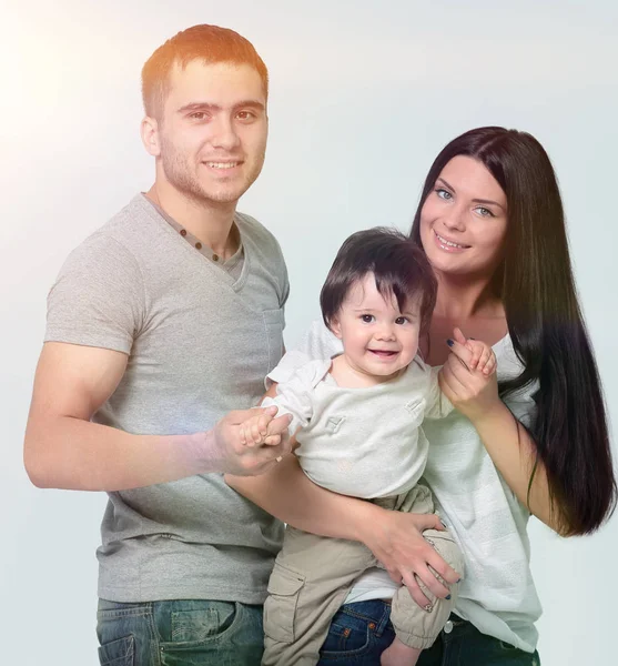 Glücklich lächelnde Familie isoliert auf weißem Hintergrund — Stockfoto