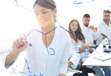 şeffaf yönetim kurulu ile görüntüleyin. kadın bilim adamı bir temsilcisi yapar