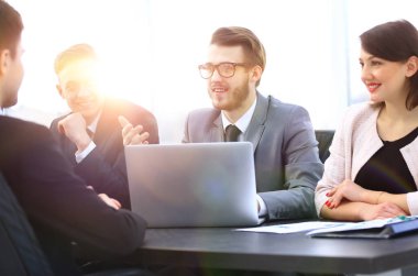 Office İstemci Yöneticisi ile iletişim kurar