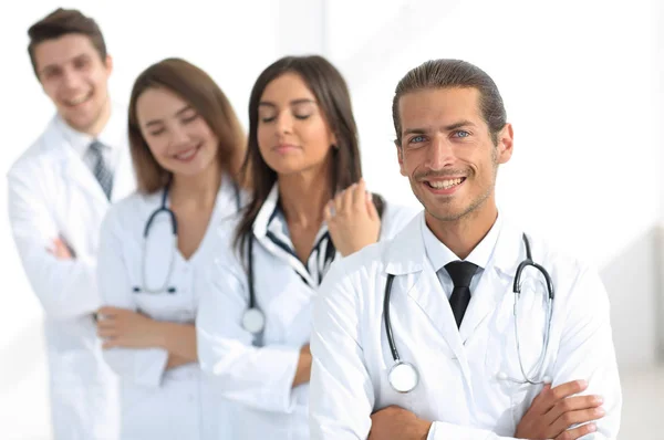 Team van artsen en verpleegkundigen als collega 's in het ziekenhuis — Stockfoto