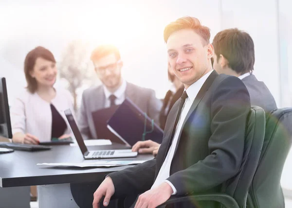 Business team met een effectieve leider op de voorgrond — Stockfoto
