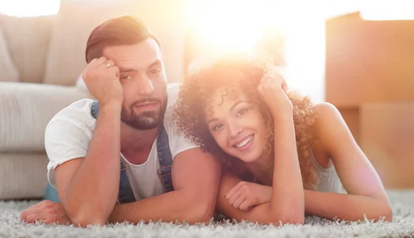 Close-up portrait of a beautiful young couple — Stock Photo, Image