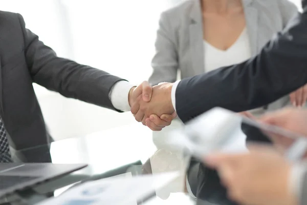 Confident handshake of business partners — Stock Photo, Image