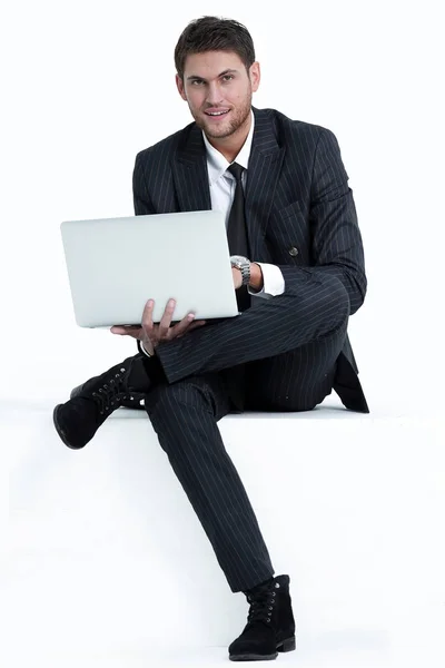 Bell'uomo d'affari con un computer portatile — Foto Stock