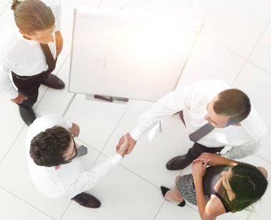 En baştan görüntüleyin. arka plan resmi el sıkışmasının iş ortakları