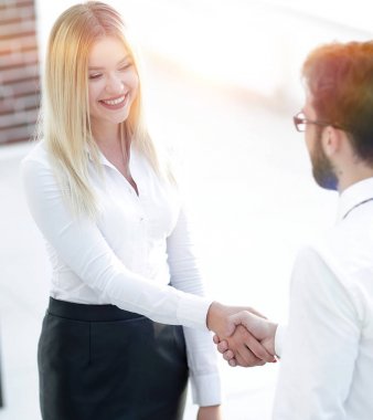 karşılıklı iş ortakları ofiste.