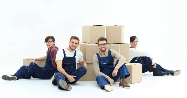 Veselá pracovníků s naskládané krabice izolované na bílém. — Stock fotografie