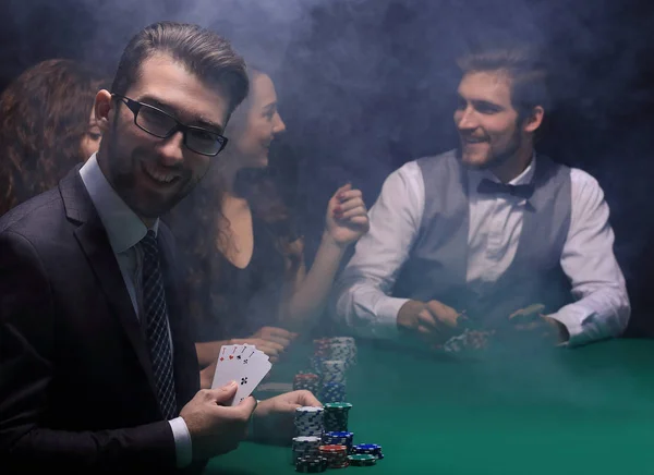 Porträt eines Pokerspielers, — Stockfoto