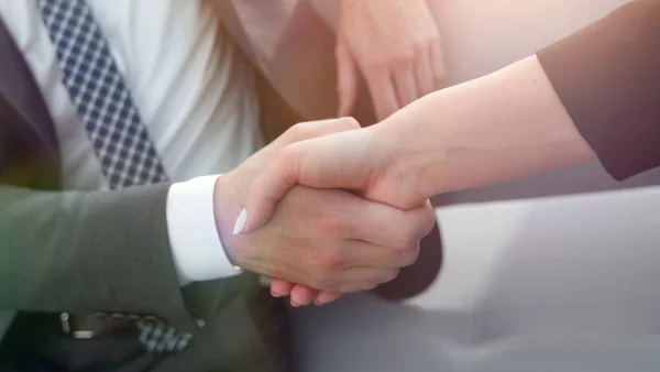 Business handslag, Grattis eller partnerskap koncept. — Stockfoto
