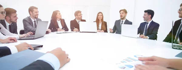 Meeting business partners for round - table — Stock Photo, Image