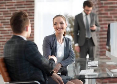 El sıkışma yöneticisi ve ofisteki müşteri