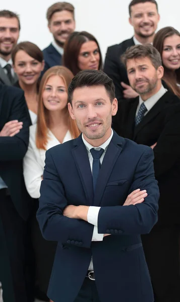 Лидер, стоящий перед большой бизнес-командой — стоковое фото