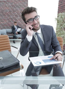 mali kar tartışan işadamı