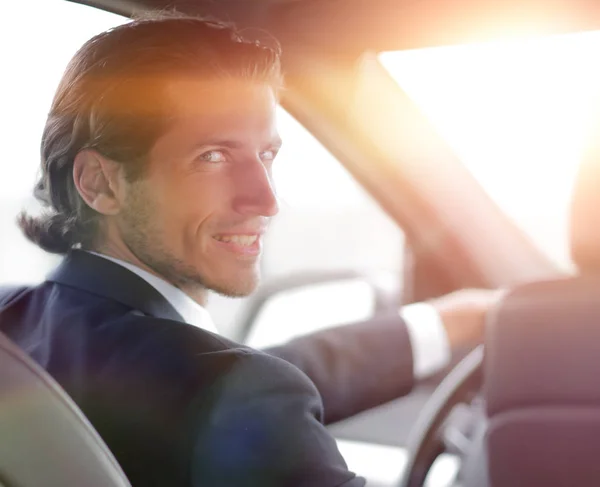Man sitting behind the wheel of a car — Stock Photo, Image