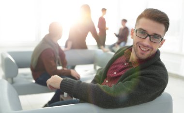 modern bir kendine güvenen erkekler portresi