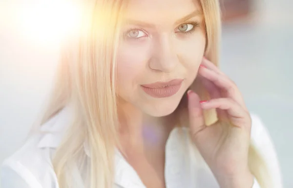 Close-up gezicht van een mooie jonge vrouw — Stockfoto