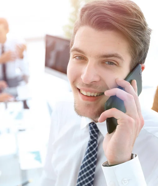 Businessman talking on a mobile phone. — Stock Photo, Image