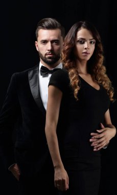 kucakladı zarif çift tutan eller ve kameraya bak