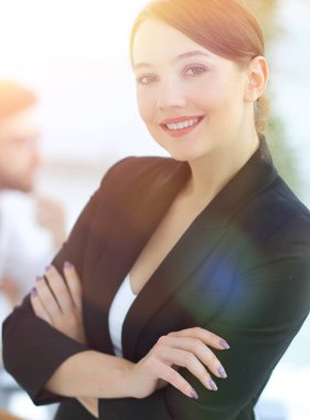 başarılı bir iş kadını ofis ve arka plan üzerinde