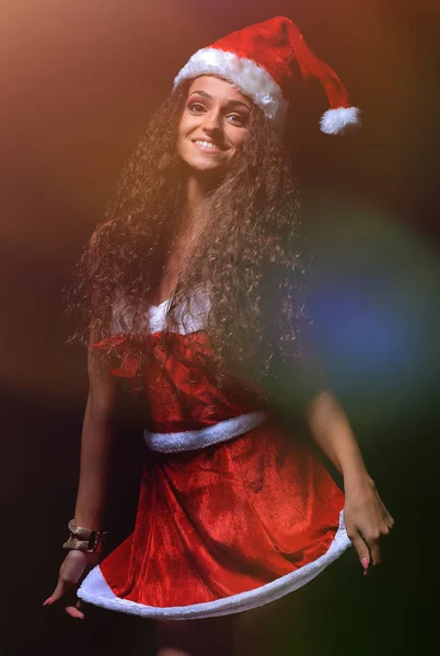 Mooie vrouw draagt santa clausule kostuum — Stockfoto