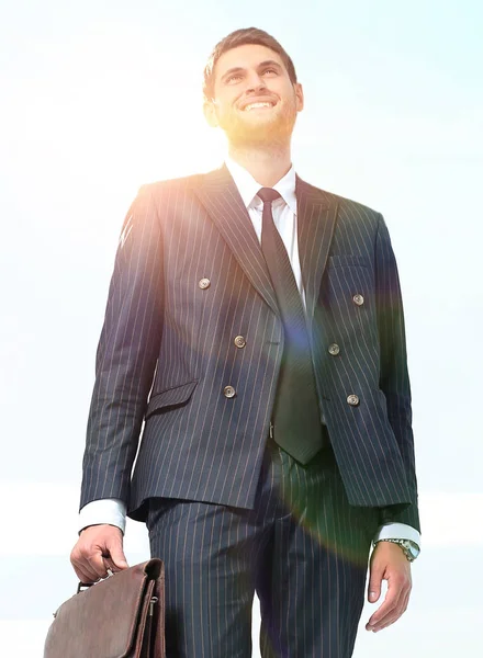 Portret van een succesvolle advocaat geïsoleerd op witte achtergrond — Stockfoto