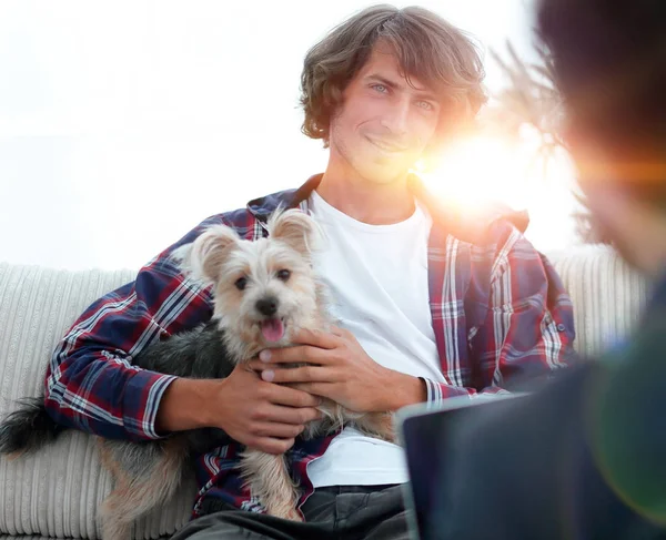 Ragazzo di successo consulenza con il suo avvocato . — Foto Stock