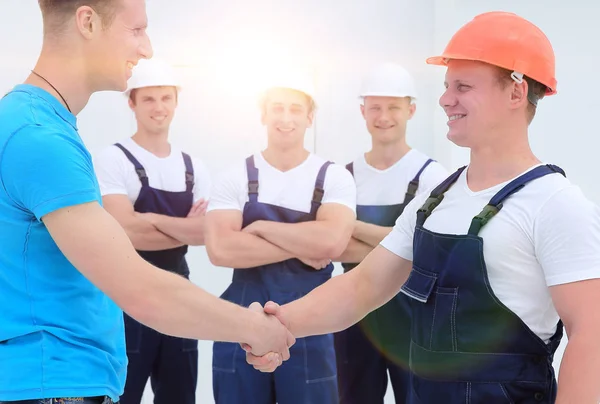 Handshake of the architect and engineer — Stock Photo, Image