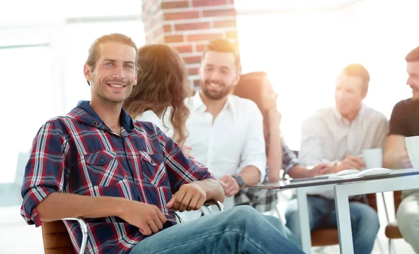 Equipo creativo en una reunión de trabajo — Foto de Stock