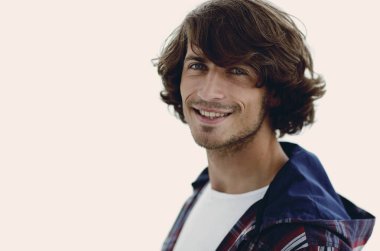 portre. şık bir ekose gömlekli adam. yakın çekim.