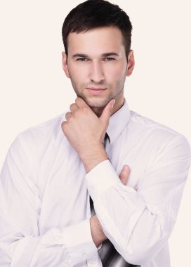 Beyaz izole bir yakışıklı iş adamı portresi.