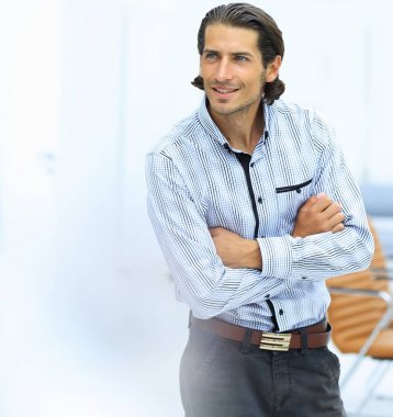 Kendine güvenen genç iş adamı