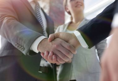 iş adamları dostu el sıkışma.