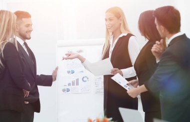 İş adamları ofis tanıtımı