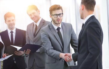 hoş geldiniz ve karşılıklı iş ortakları brifing üzerinde