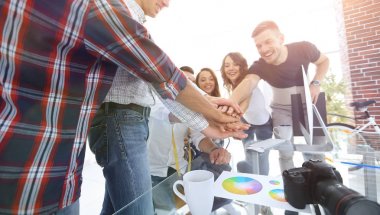 Takım toplantısı yaratıcı office elinde dizilir.