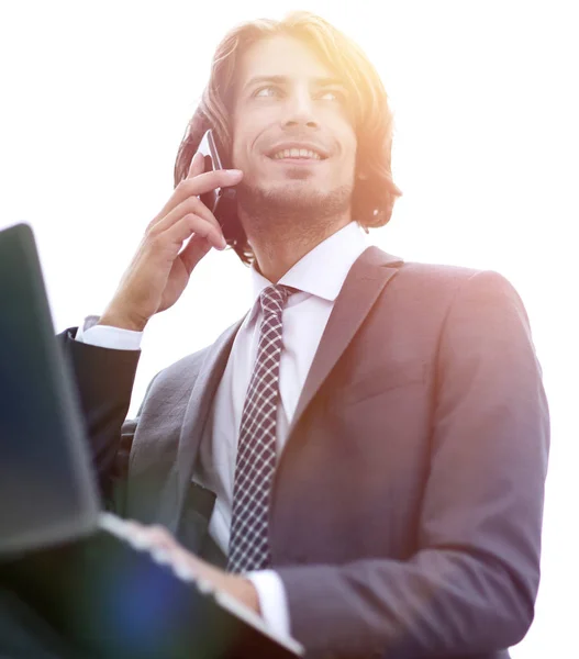 Closeup.successful affärsman pratar i telefon — Stockfoto