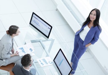 Mali rapor tutan mutlu proje yöneticisi