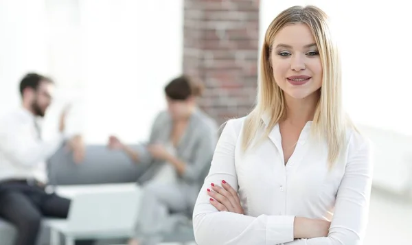 Porträt einer jungen Geschäftsfrau — Stockfoto