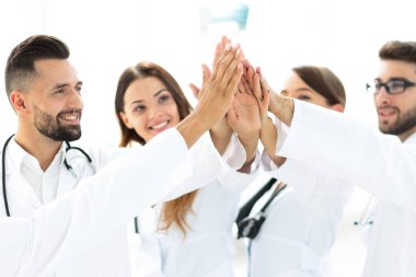 Birbirimizi bir beşlik veren doktor grup.