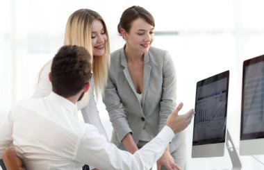 iş takım iş sorunları tartışıyor