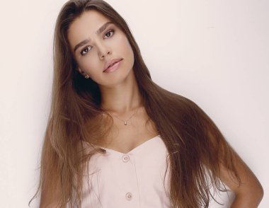 portre. güzel genç kadın