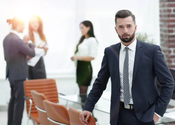 Retrato de empresario confiado — Foto de Stock