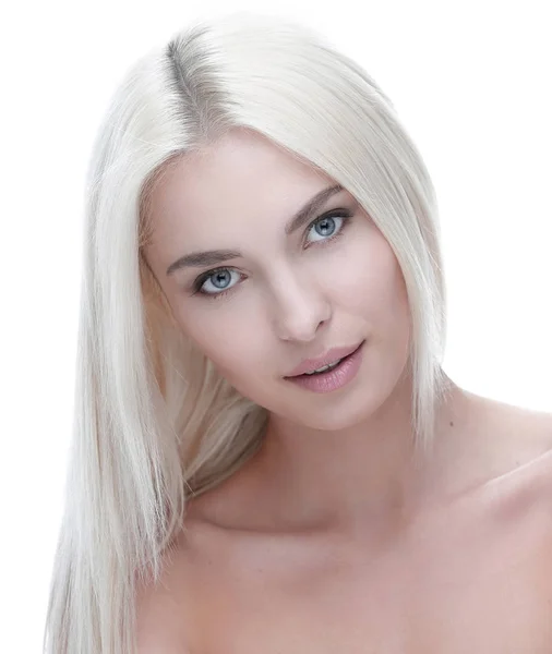 La cara de una joven moderna bien arreglada con el maquillaje adecuado —  Fotos de Stock