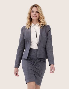 ileri adım modern iş kadını.